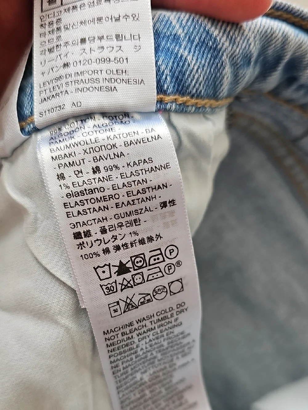 Levi's Premium 70s High Slim Straight Medium Wash Jeans, Sz 28 *Stains - Read - Picture 11 of 16
